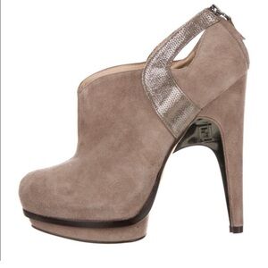 Fendi Taupe boots size 7